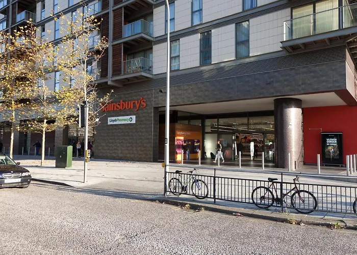 2 Bedroom 2 Bathroom Apartment In Central Milton Keynes With Free Parking - Contractors, Relocation, Business Travellers