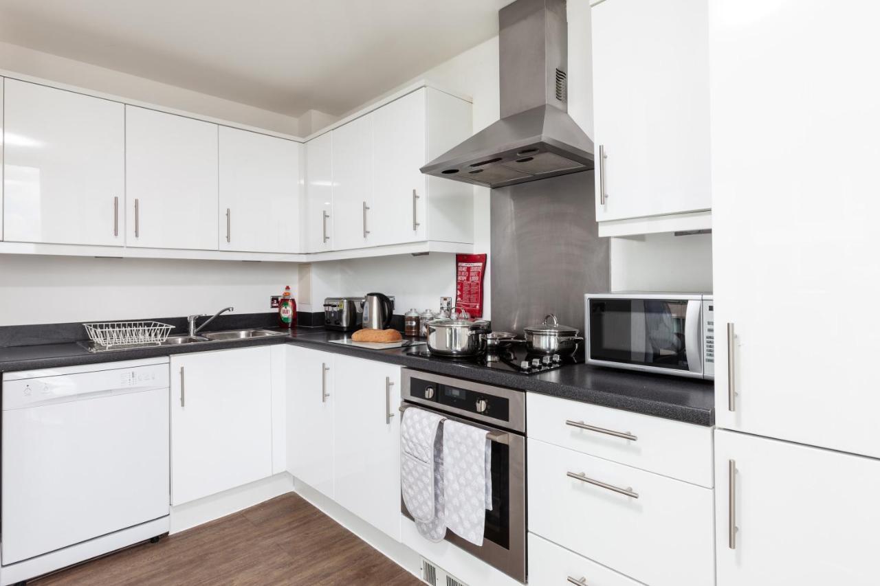 2 Bedroom 2 Bathroom In With Free Parking - Contractors, Relocation, Business Travellers