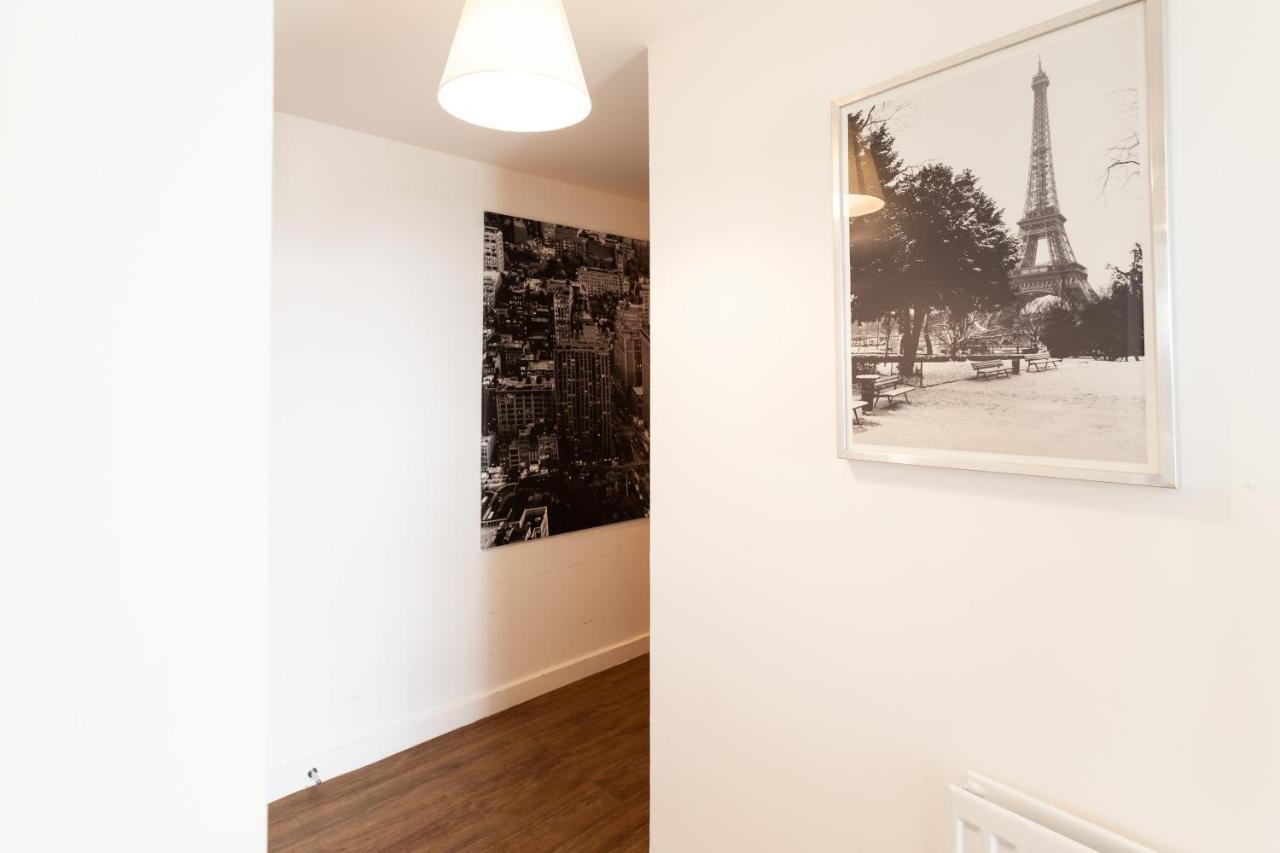 2 Bedroom 2 Bathroom In With Free Parking - Contractors, Relocation, Business Travellers Apartamento