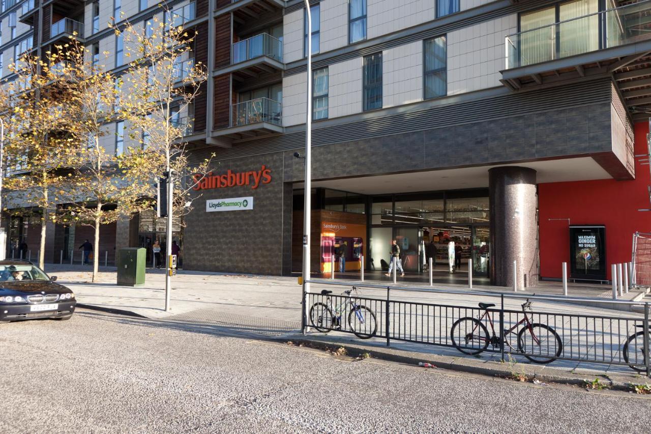 2 Bedroom 2 Bathroom In With Free Parking - Contractors, Relocation, Business Travellers *